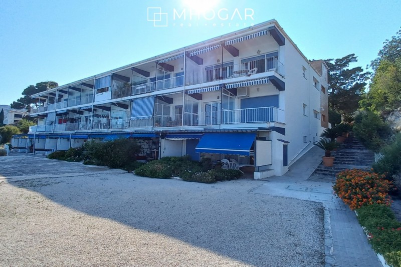 Calpe- Apartamentos en primera linea de la playa con vistas directas al mar y Peñon de Ifach